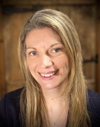 Caroline Williams-Gray headshot